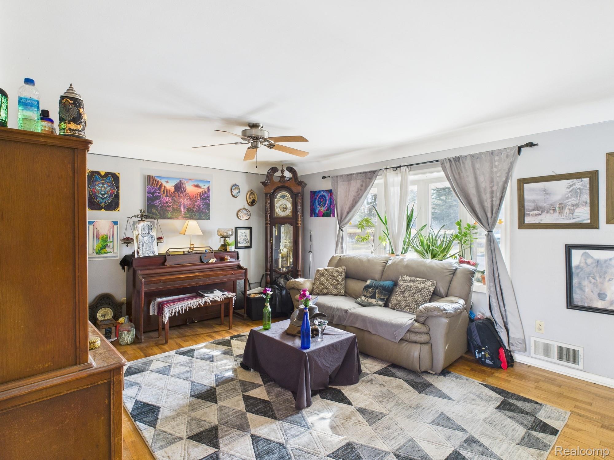 1256 W Rowland Street