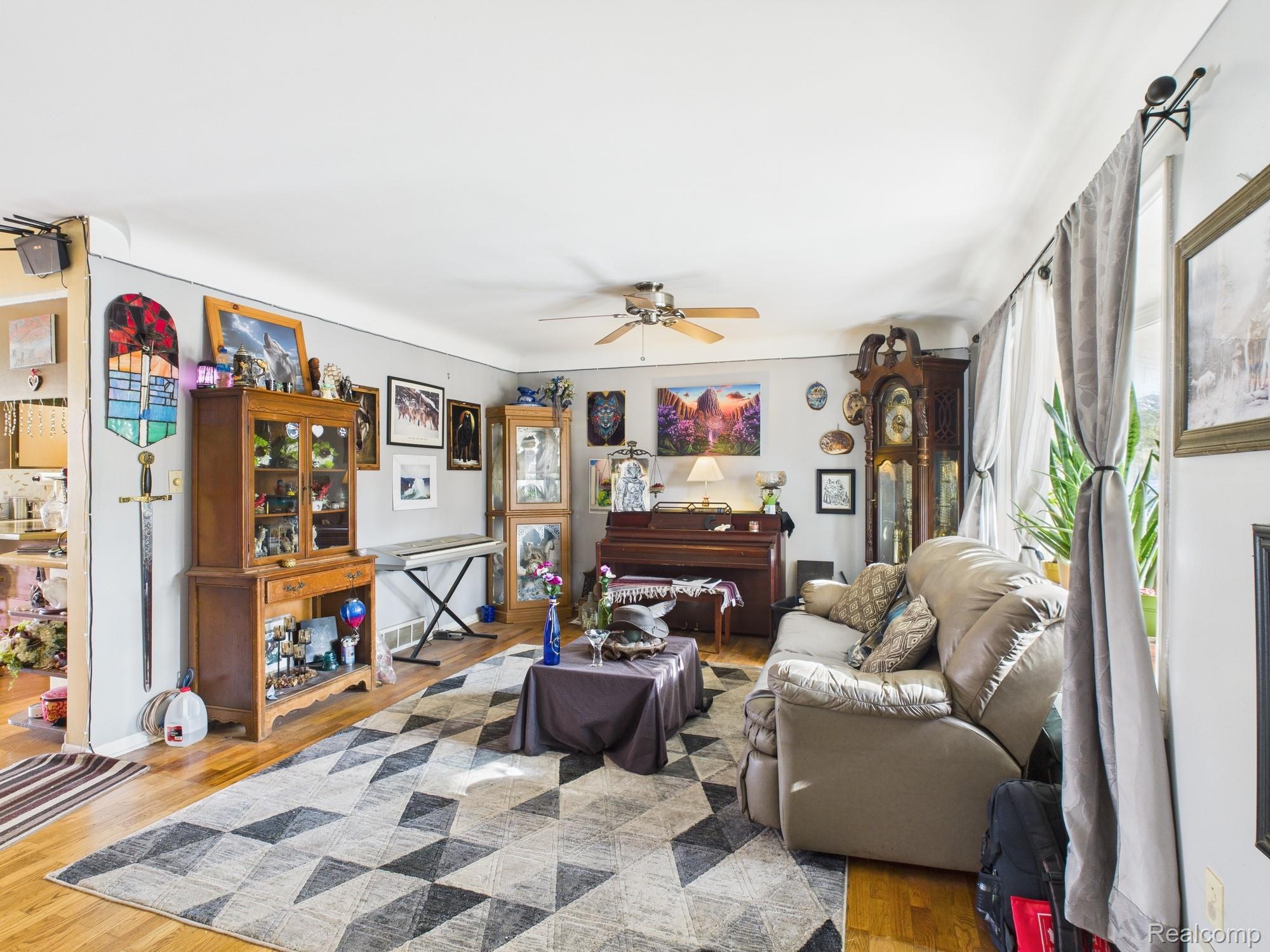 1256 W Rowland Street