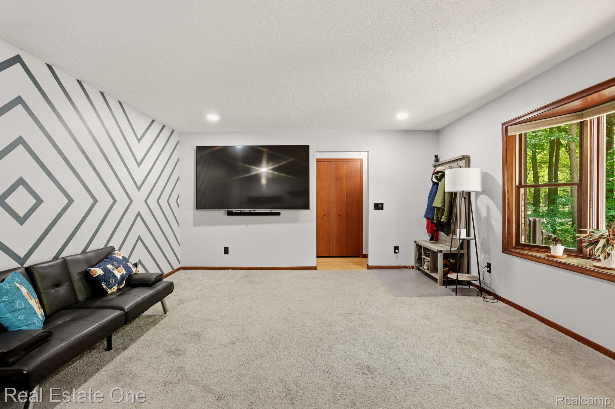 6218 Sturgeon Creek Parkway