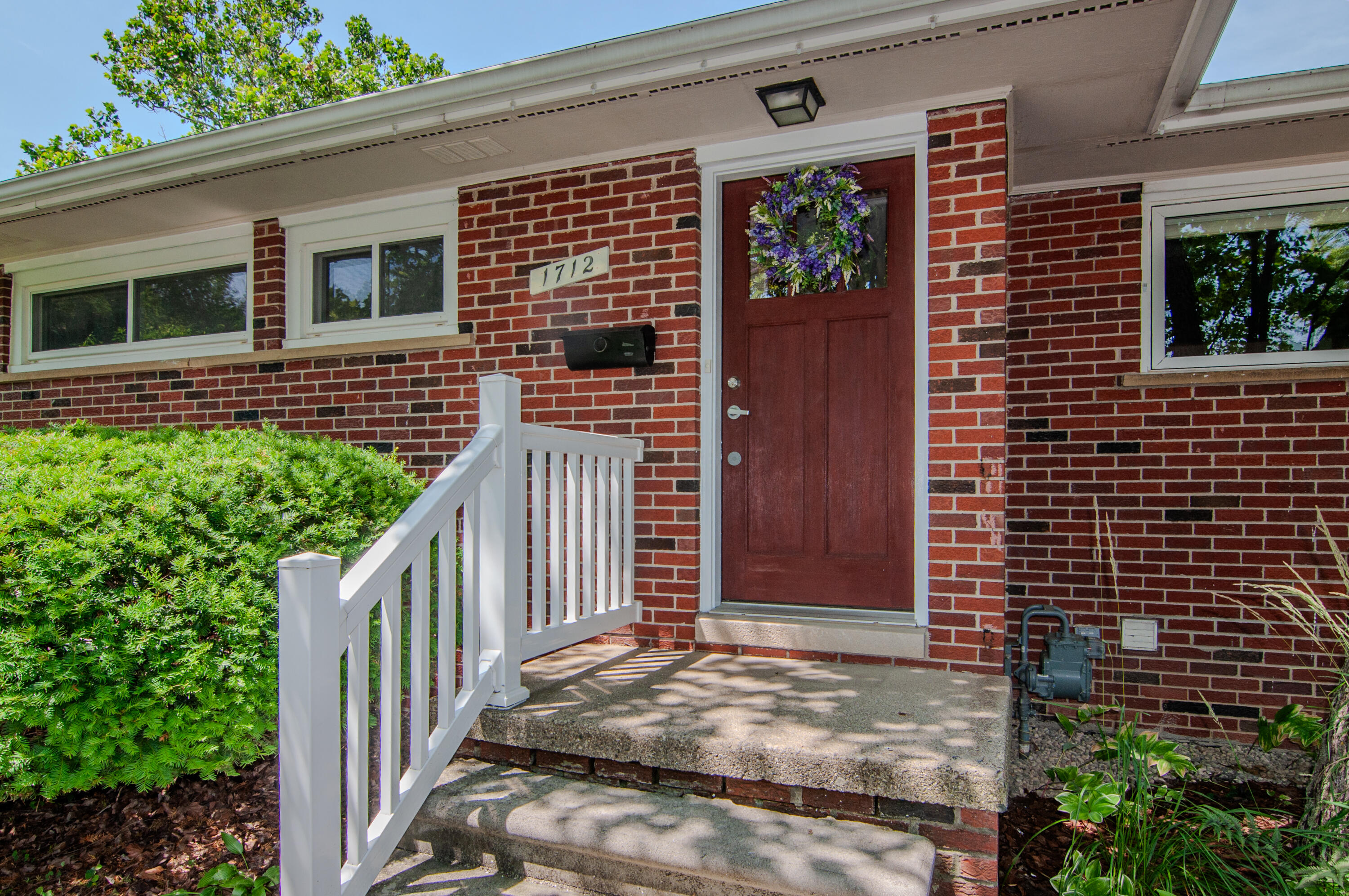 1712 Barrington Place