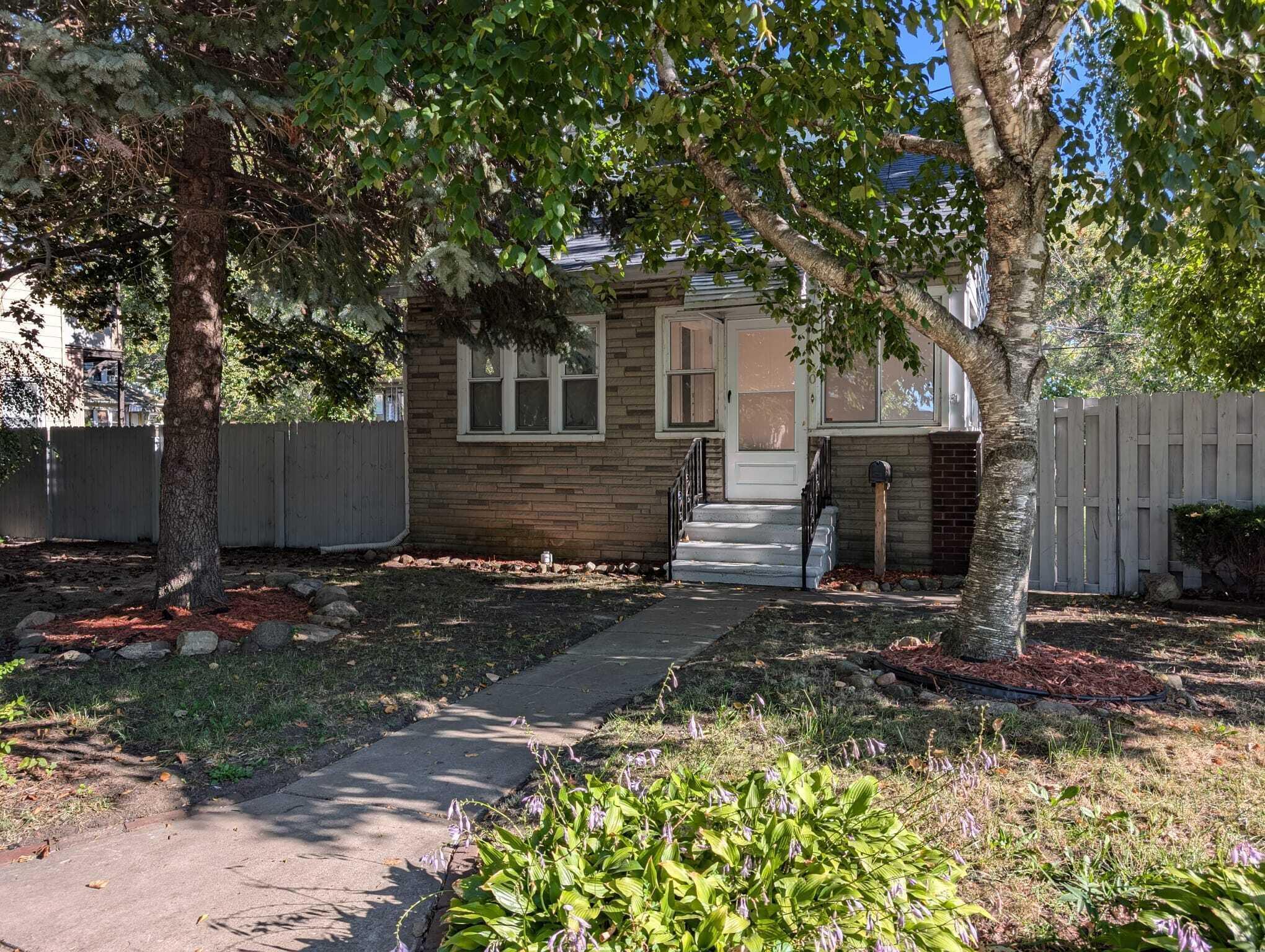 40 W Benson Street