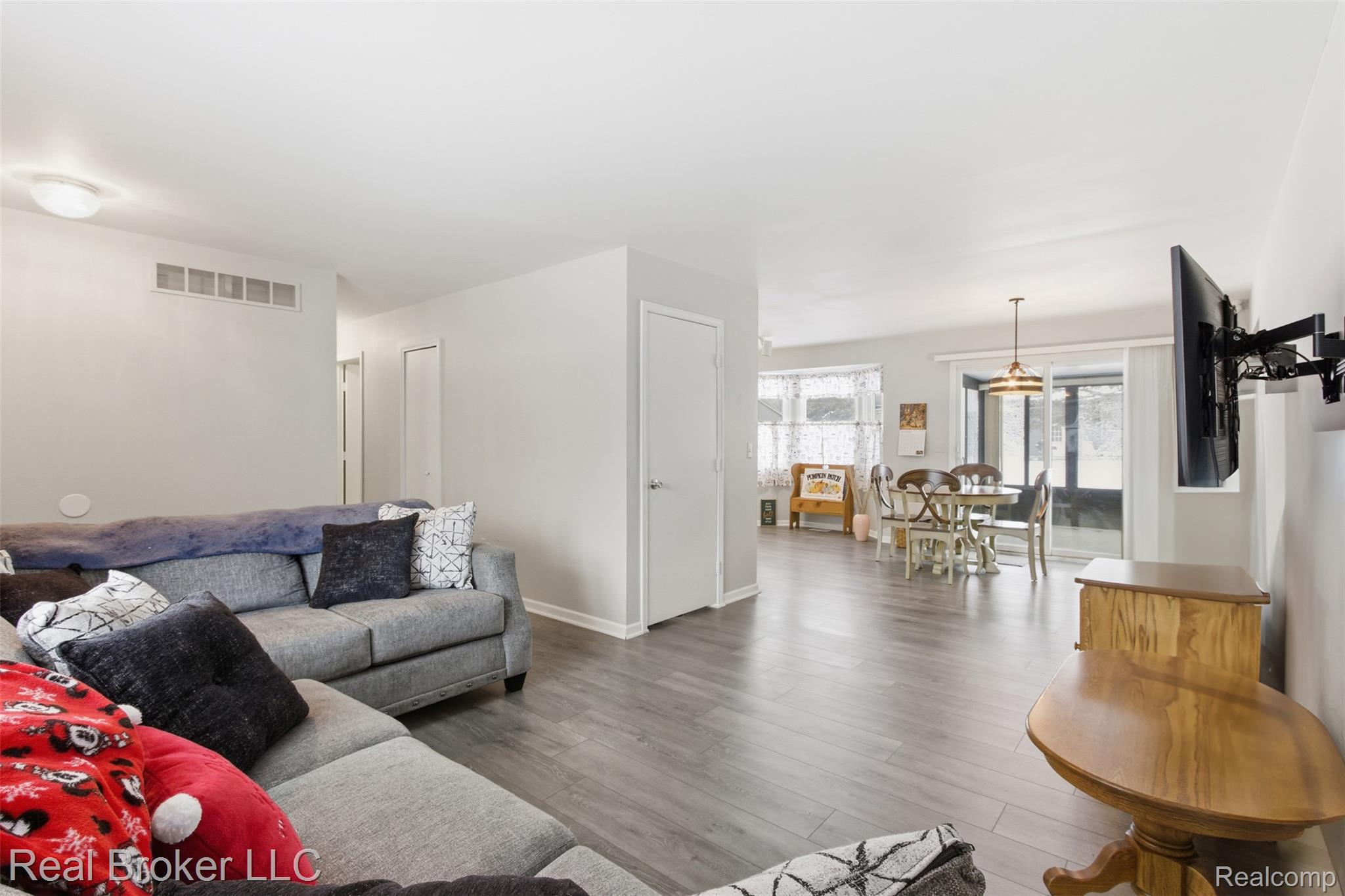 8152 Fox Hollow Road