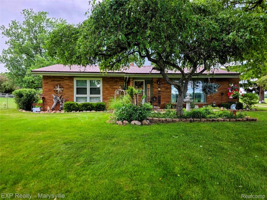11232 YALE RD, BROCKWAY, MI 48097 - Image f4a737a42205a13532d88fd40e8d9857/323467373