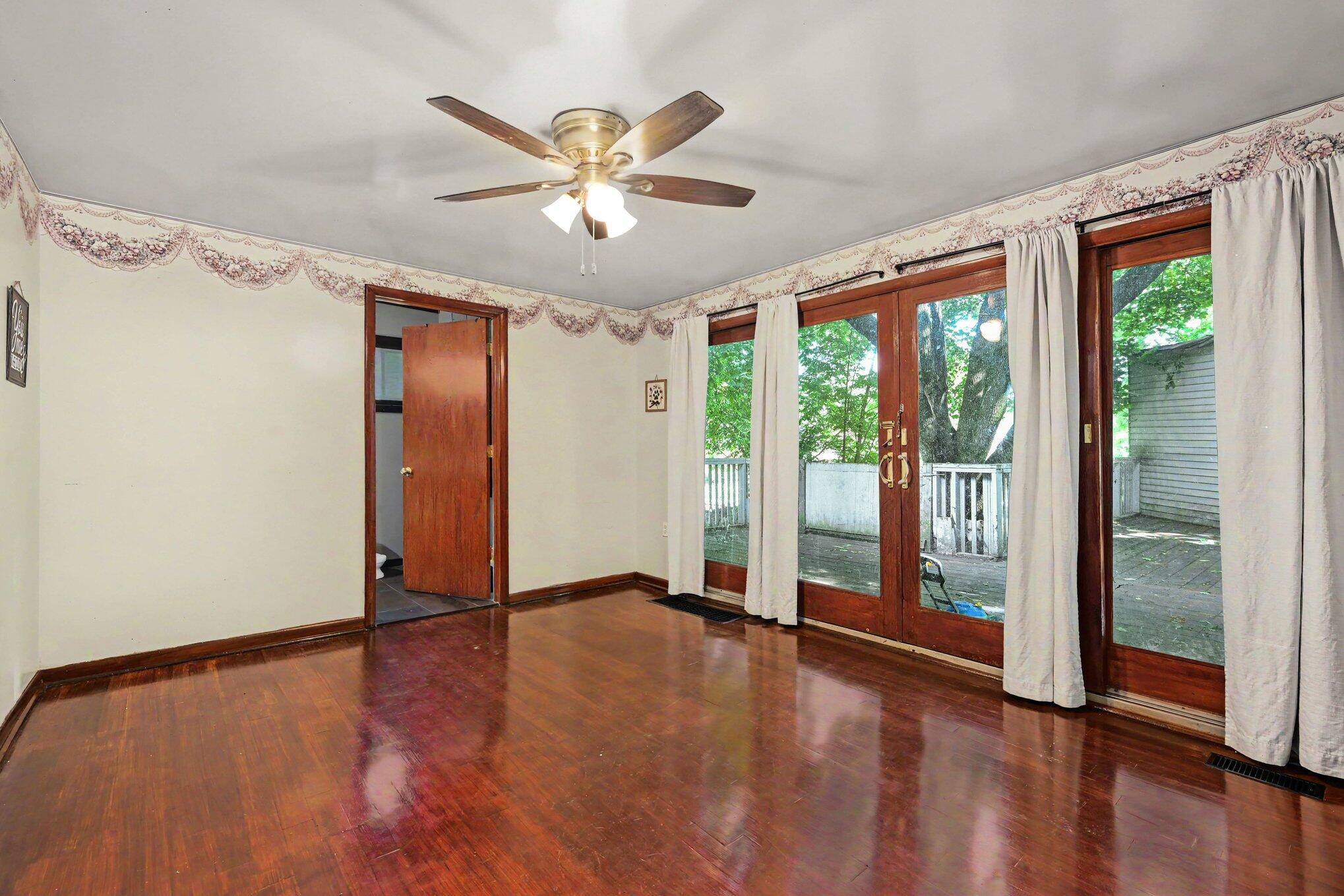 402 W Broadway Street
