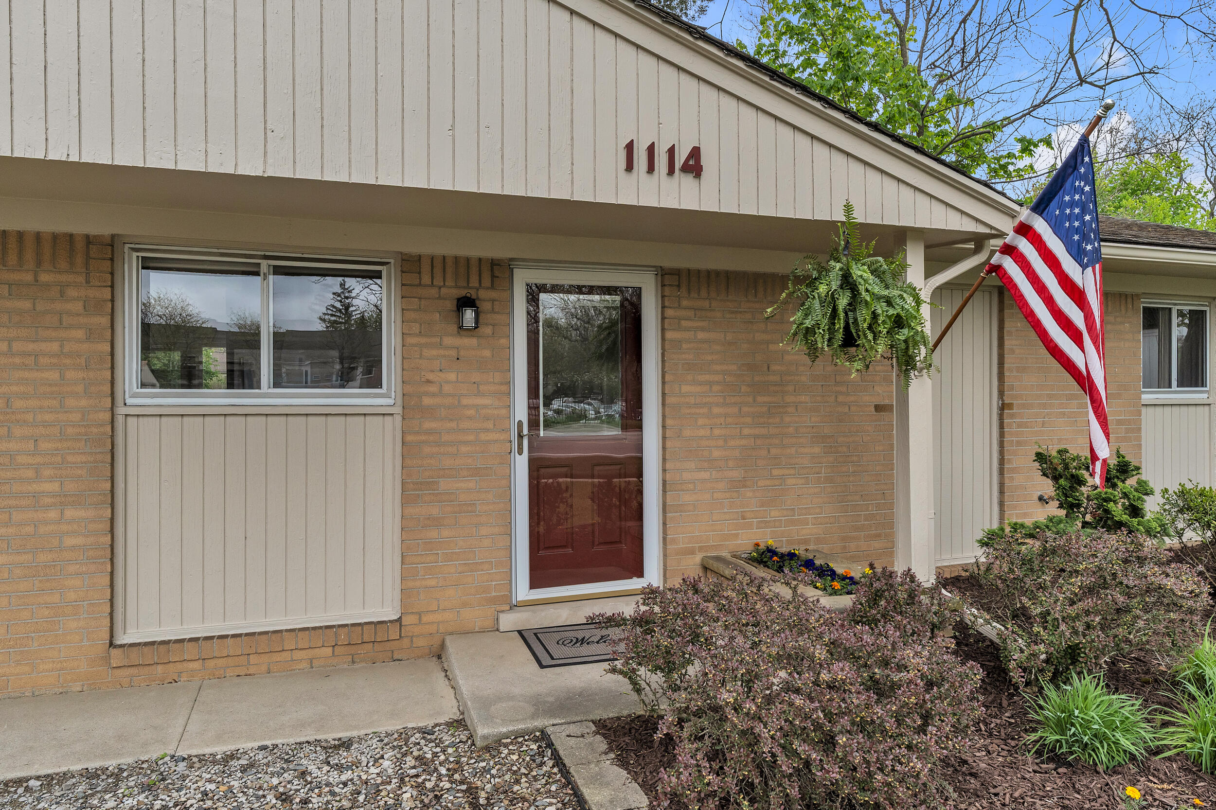 1114 N Maple Road