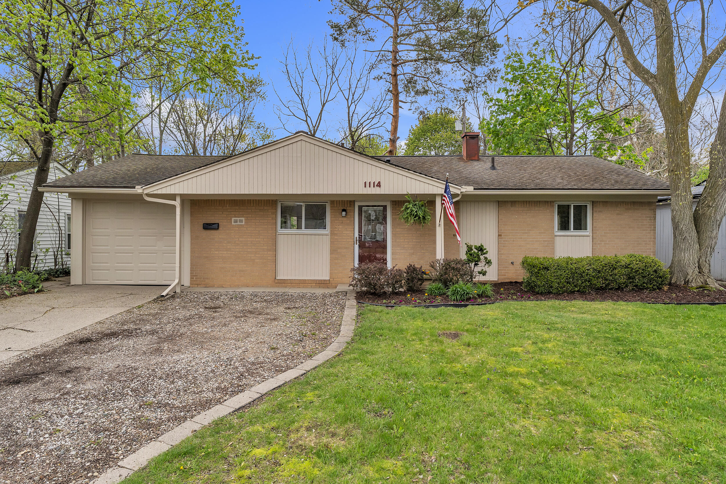 1114 N Maple Road