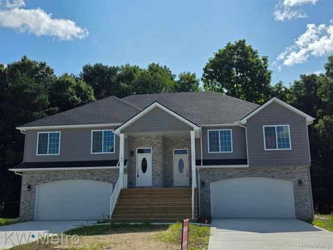 320 Whispering Pines Drive 21 Fenton City MI 48430