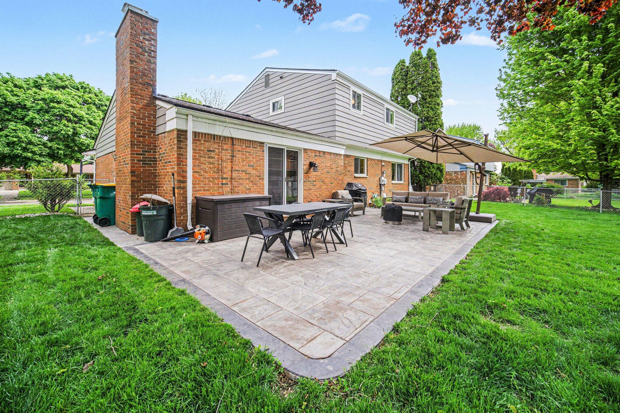 464 Springbrook Crescent