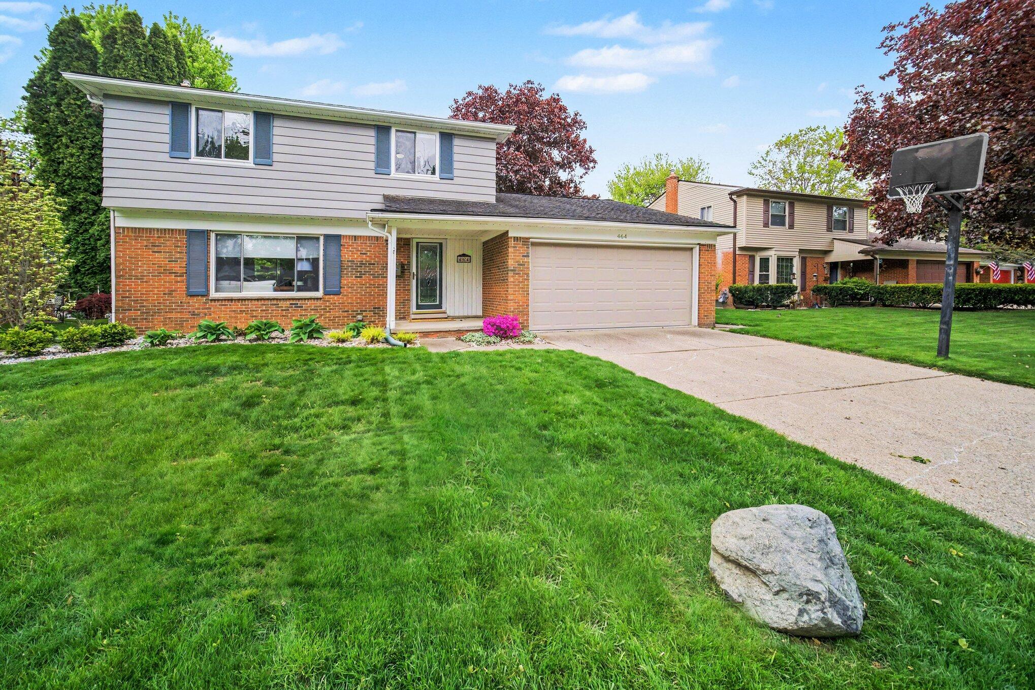 464 Springbrook Crescent