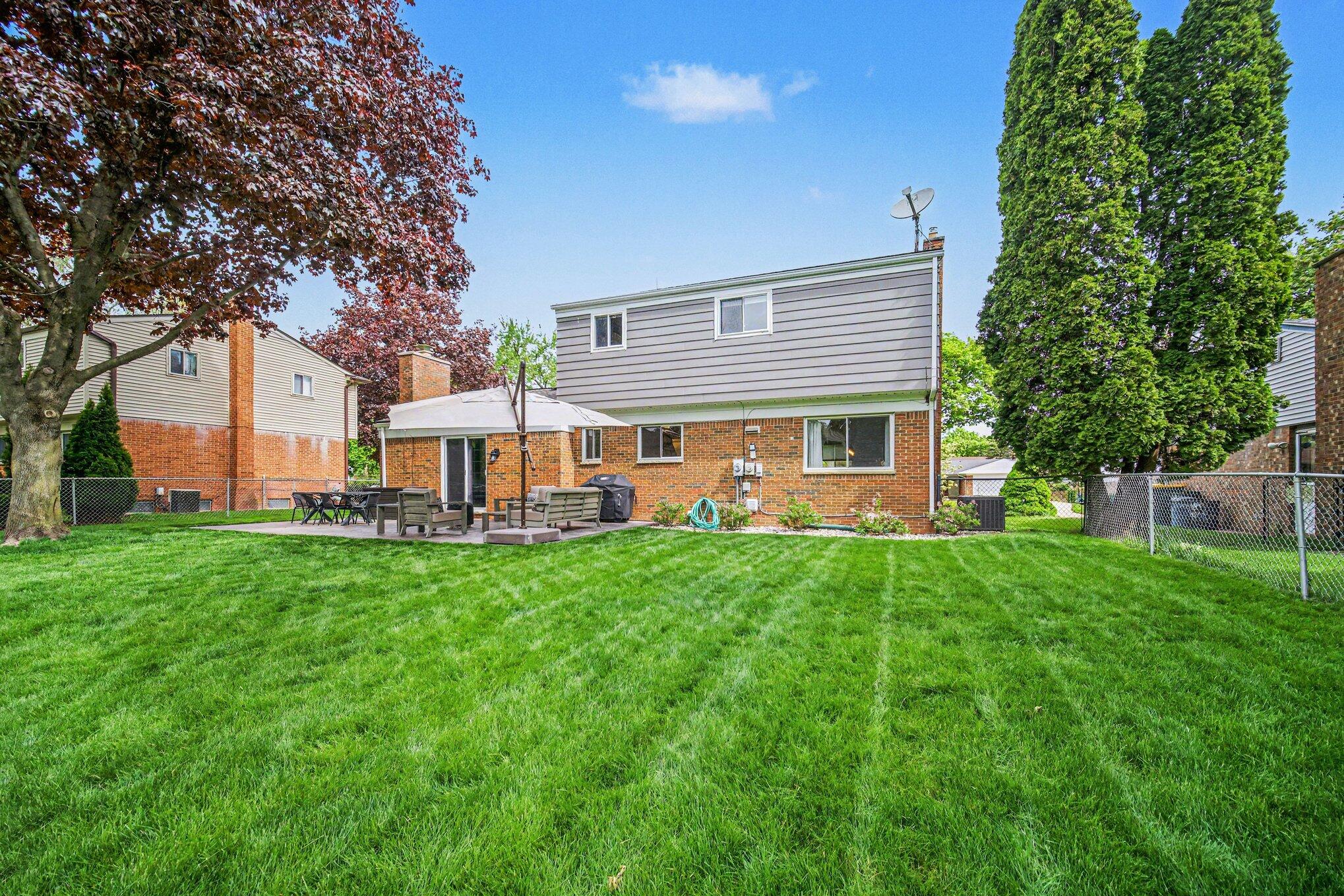 464 Springbrook Crescent