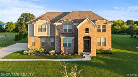Photo of 102 Oakland Crest Drive, Rochester City, MI 48306 (MLS # 20251019822)