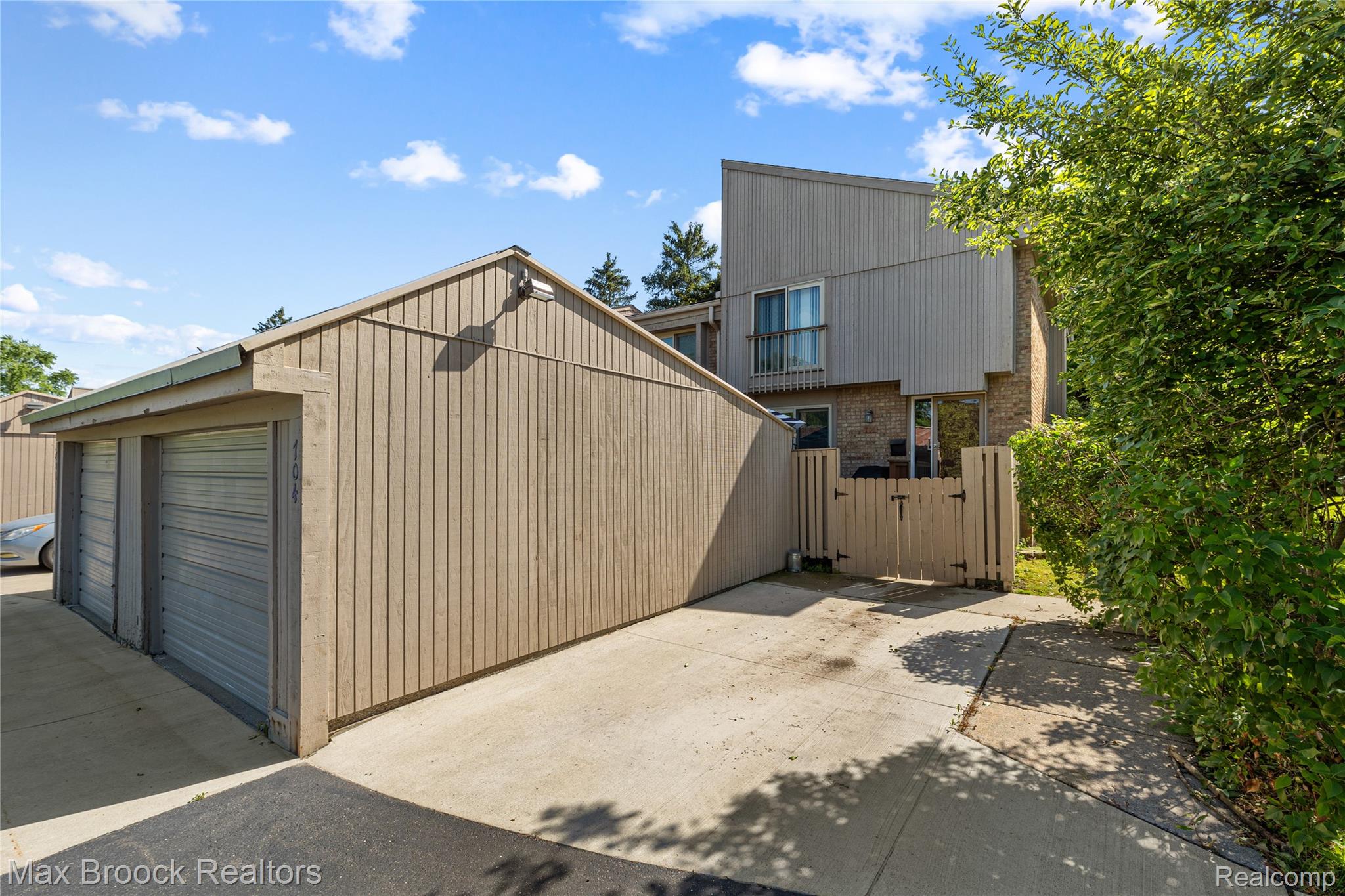 704 Oak Brook Ridge Drive