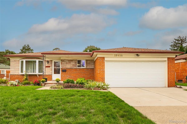 27621 THOMAS AVE, WARREN, MI 48092 - Image f4e7bbcabf330ce30d213115587c9ef6/1204139633