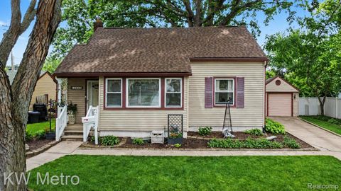 Photo of 2815 Ellwood Avenue, Berkley City, MI 48072 (MLS # 20261046221)