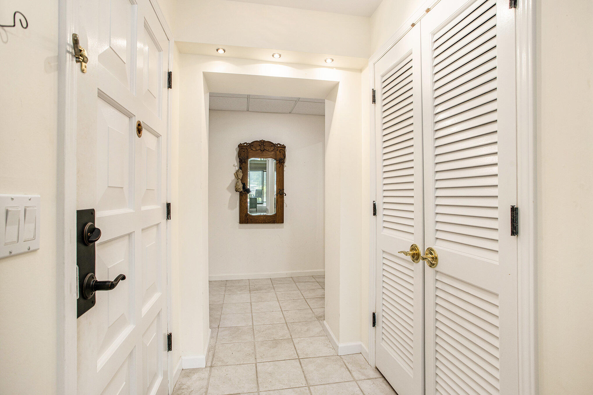 225 W Columbia Avenue 6