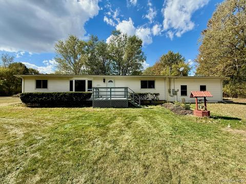 Photo of 840 Laird Street, Lake Orion Village, MI 48362 (MLS # 20251043453)