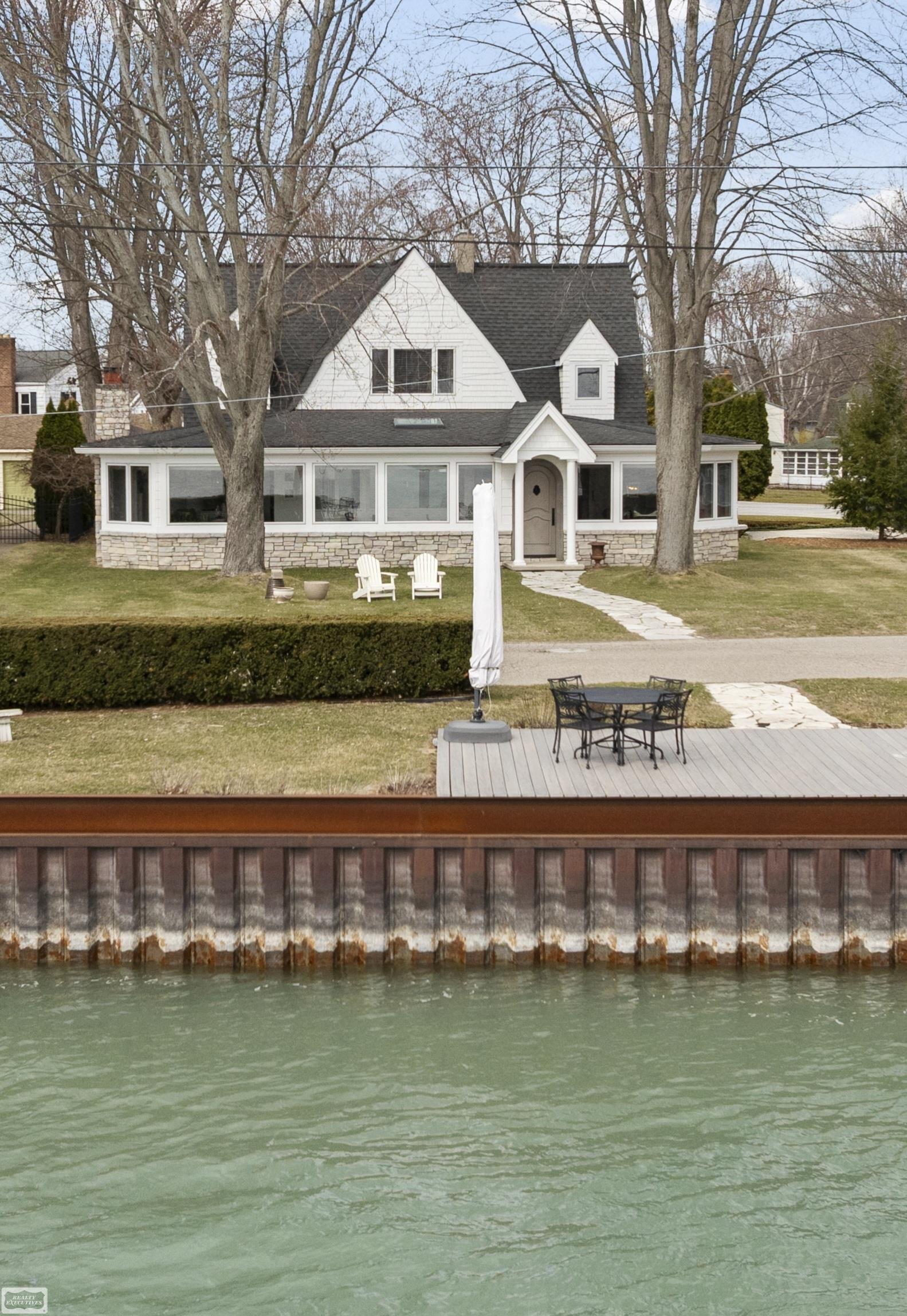 206 Edgewater Drive