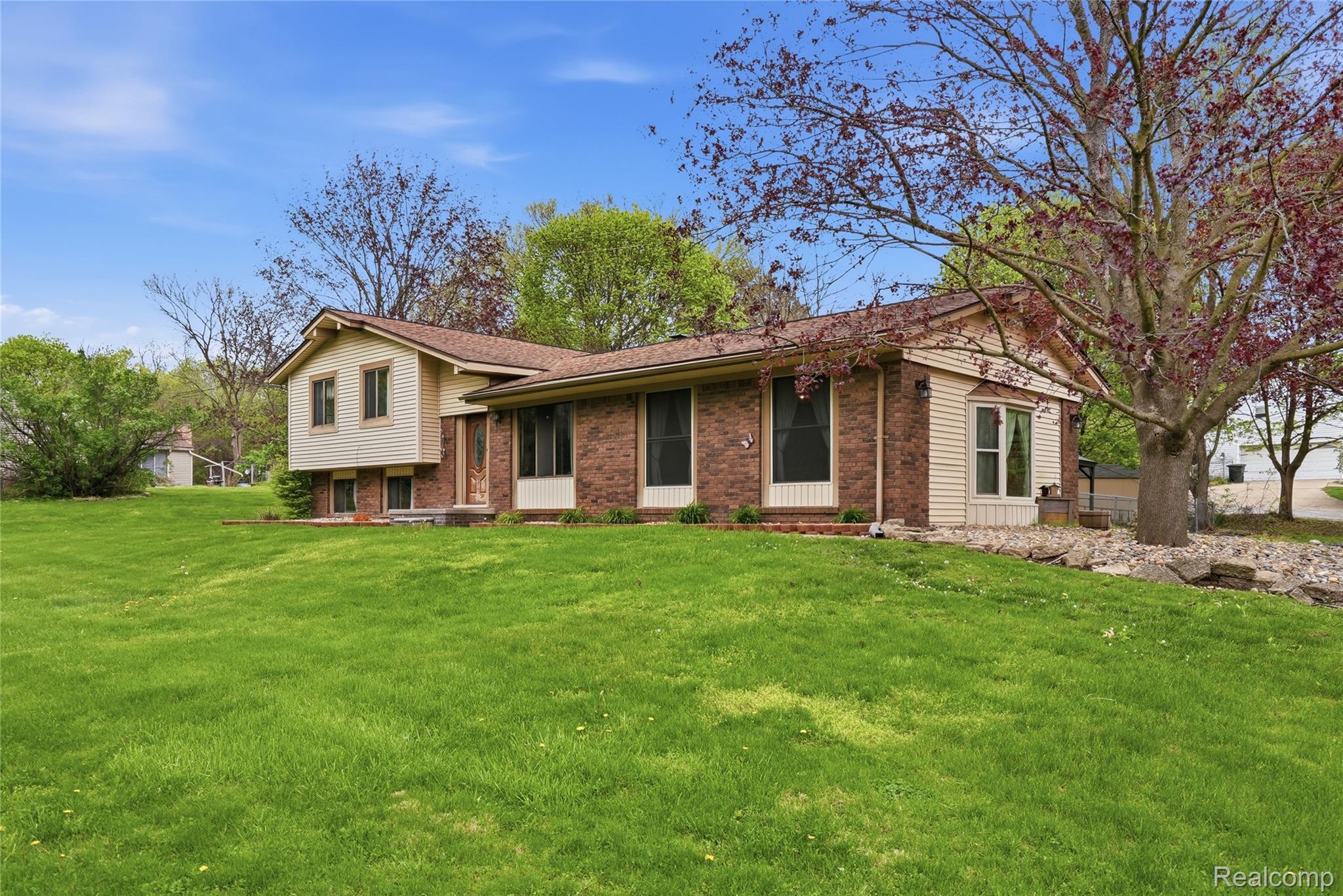 1525 E Dawson Road