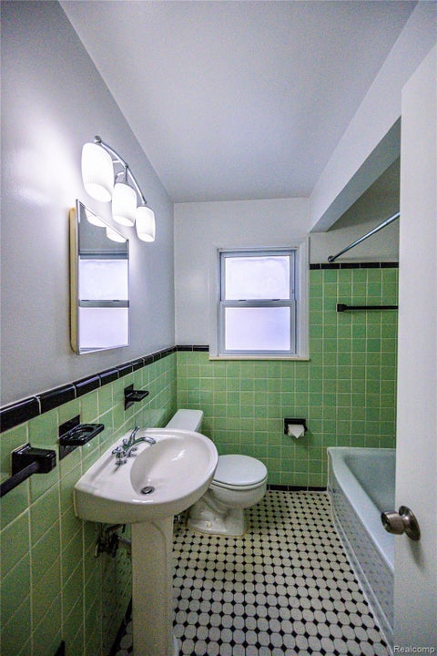 Tiny photo for 505 S Minerva Avenue, Royal Oak City, MI 48067 (MLS # 20261069127)