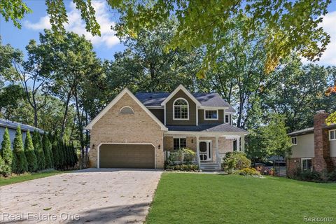 2475 Horace Street West Bloomfield Charter Township MI 48324