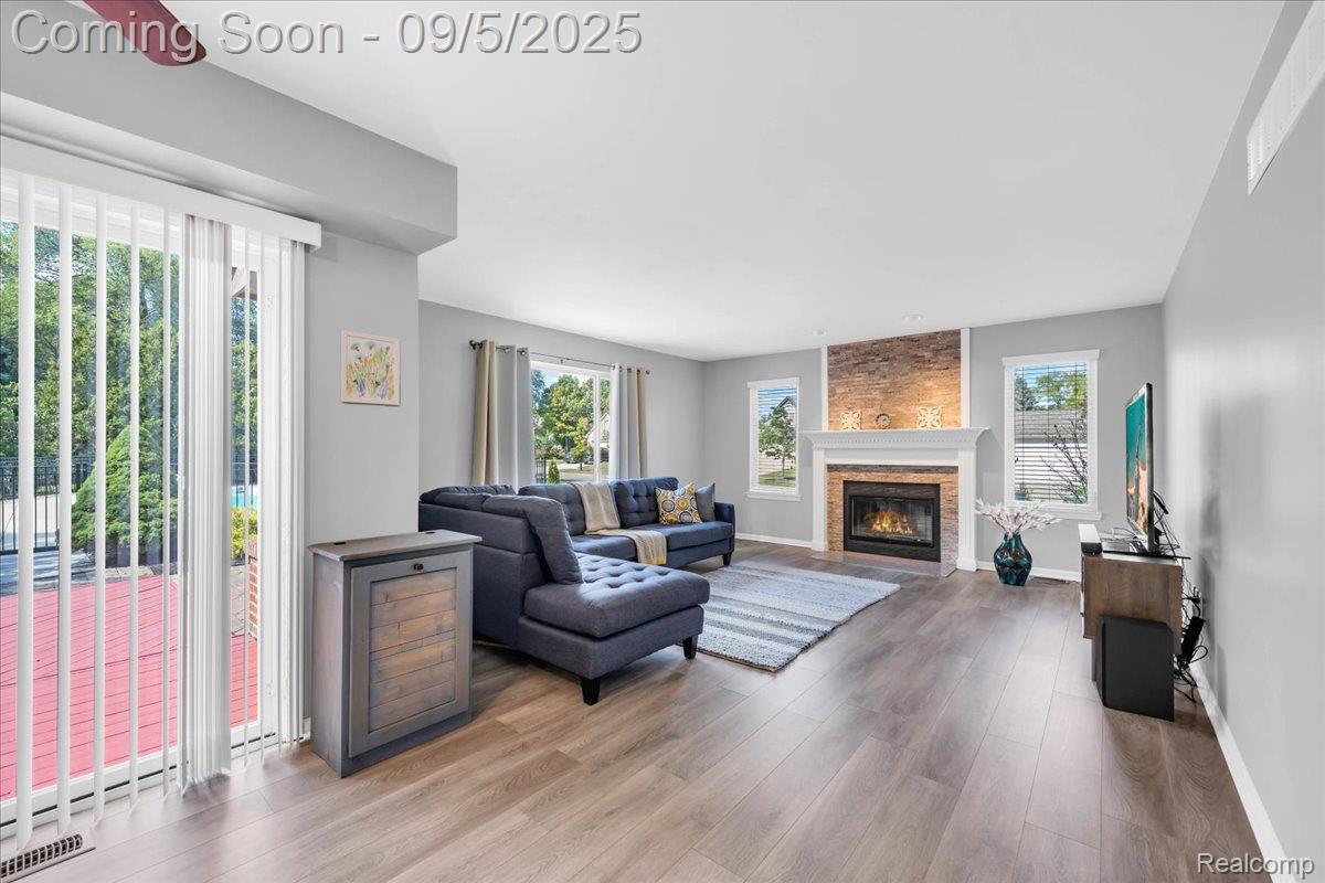 Commerce Charter Township, Michigan 48382, United States, 4 Bedrooms Bedrooms, ,3 BathroomsBathrooms,Residential,Active,203760