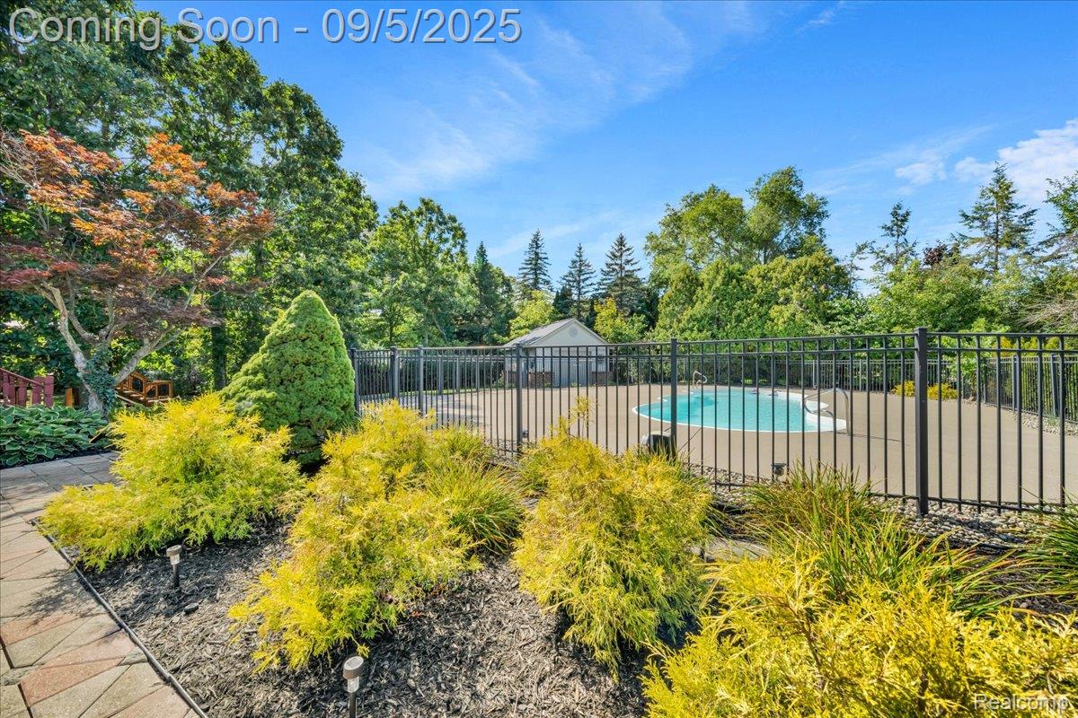 Commerce Charter Township, Michigan 48382, United States, 4 Bedrooms Bedrooms, ,3 BathroomsBathrooms,Residential,Active,203760