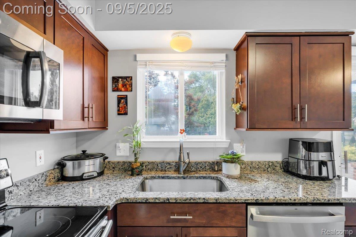 Commerce Charter Township, Michigan 48382, United States, 4 Bedrooms Bedrooms, ,3 BathroomsBathrooms,Residential,Active,203760