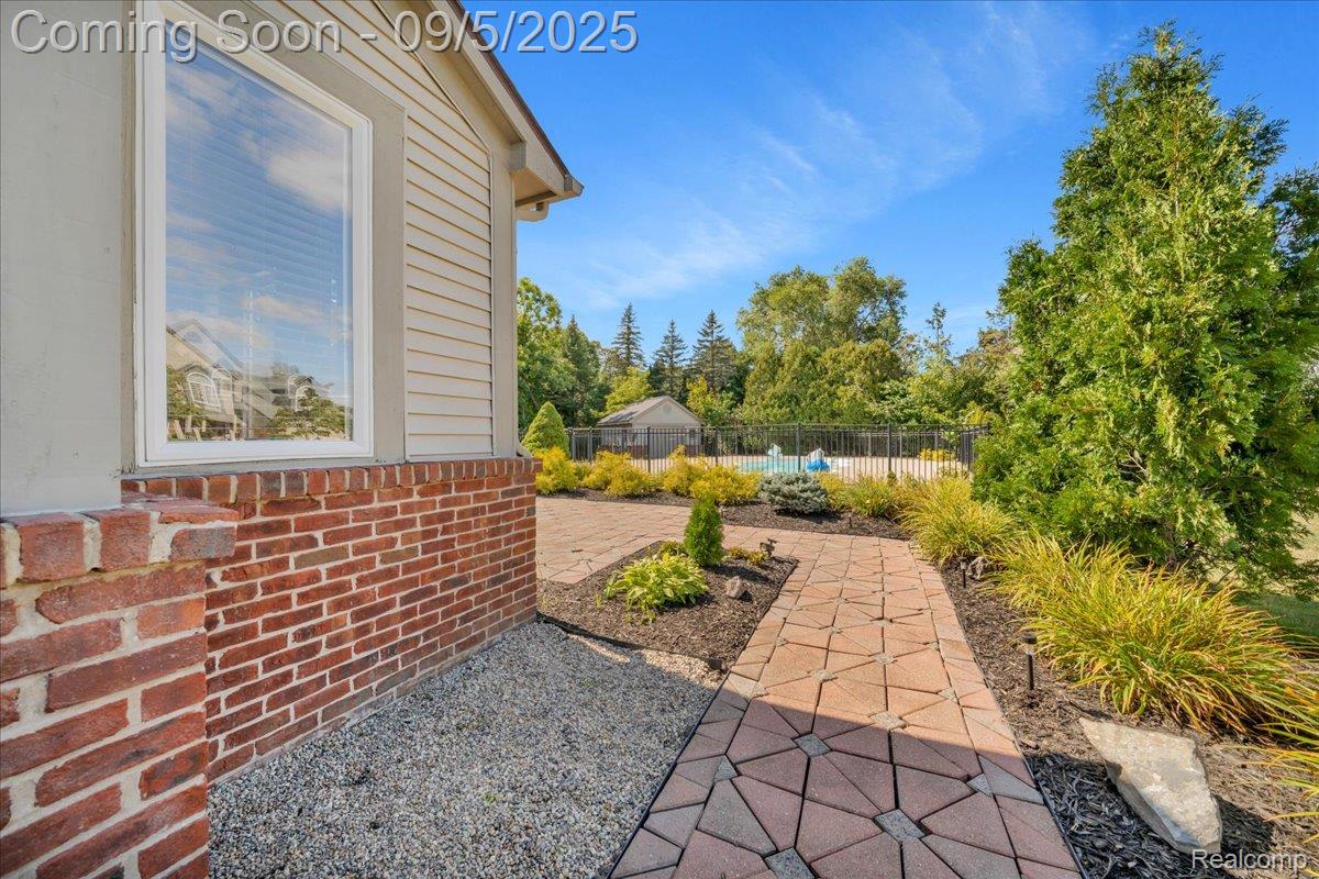 Commerce Charter Township, Michigan 48382, United States, 4 Bedrooms Bedrooms, ,3 BathroomsBathrooms,Residential,Active,203760