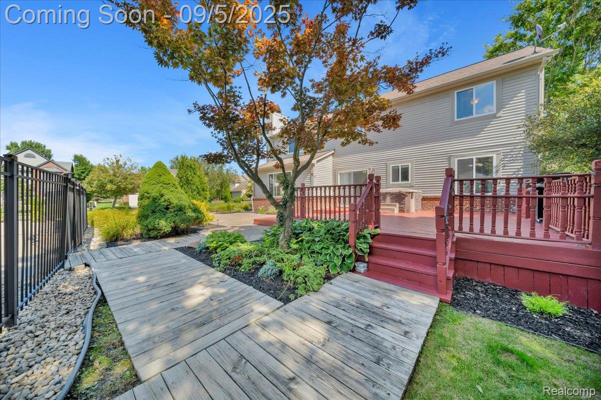 Commerce Charter Township, Michigan 48382, United States, 4 Bedrooms Bedrooms, ,3 BathroomsBathrooms,Residential,Active,203760