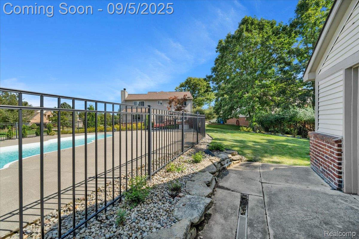 Commerce Charter Township, Michigan 48382, United States, 4 Bedrooms Bedrooms, ,3 BathroomsBathrooms,Residential,Active,203760