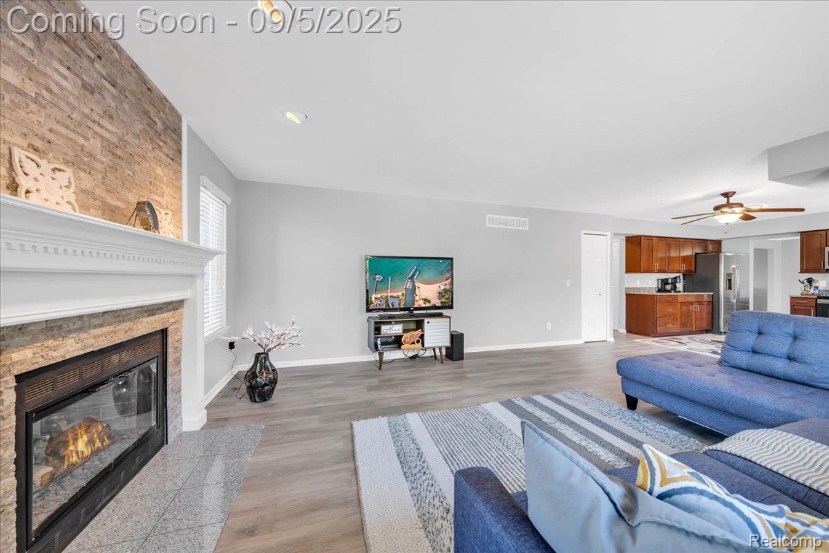 Commerce Charter Township, Michigan 48382, United States, 4 Bedrooms Bedrooms, ,3 BathroomsBathrooms,Residential,Active,203760