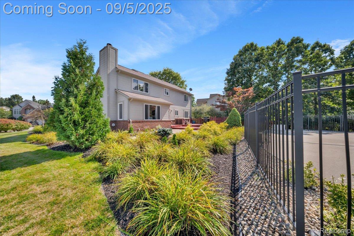 Commerce Charter Township, Michigan 48382, United States, 4 Bedrooms Bedrooms, ,3 BathroomsBathrooms,Residential,Active,203760