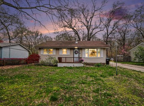 Photo of 2492 Wesley Avenue, Muskegon Charter Township, MI 49442 (MLS # 71026019514)