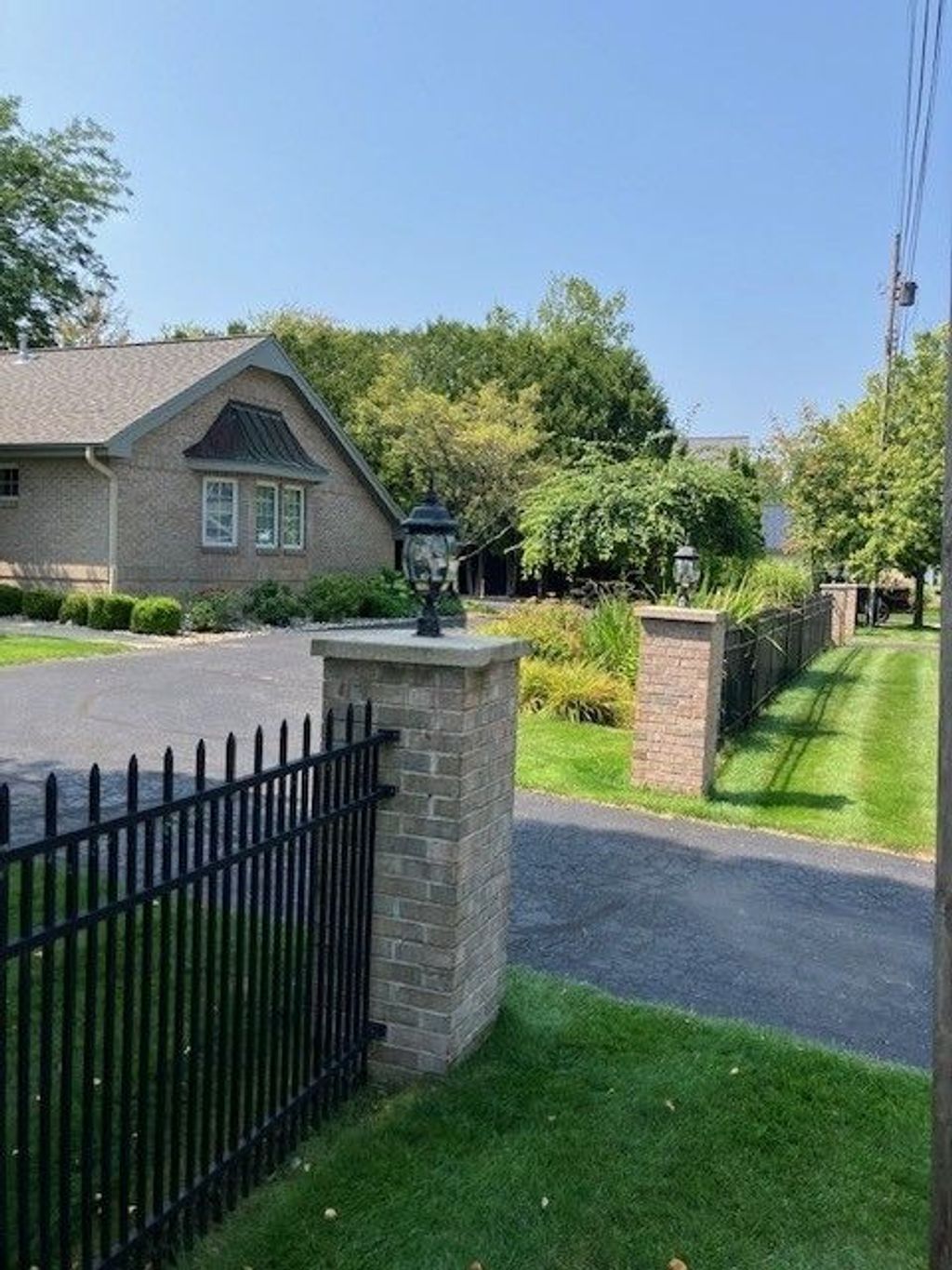 listing image 0