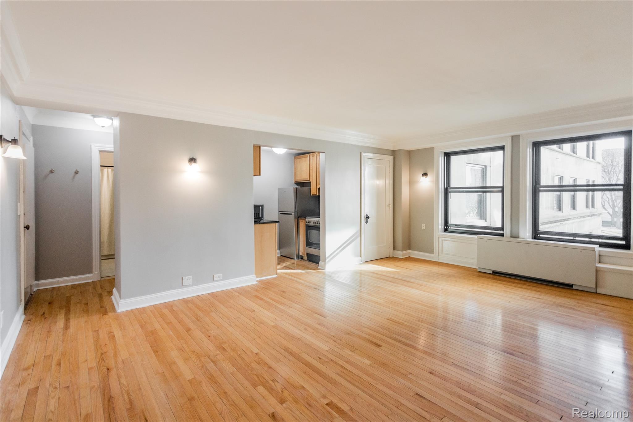 15 E Kirby Street 206