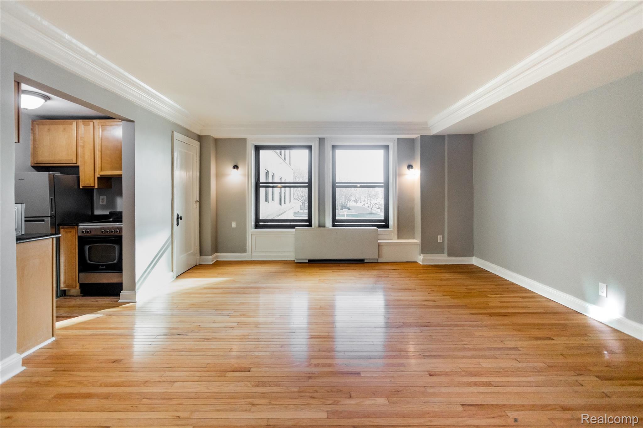 15 E Kirby Street 206