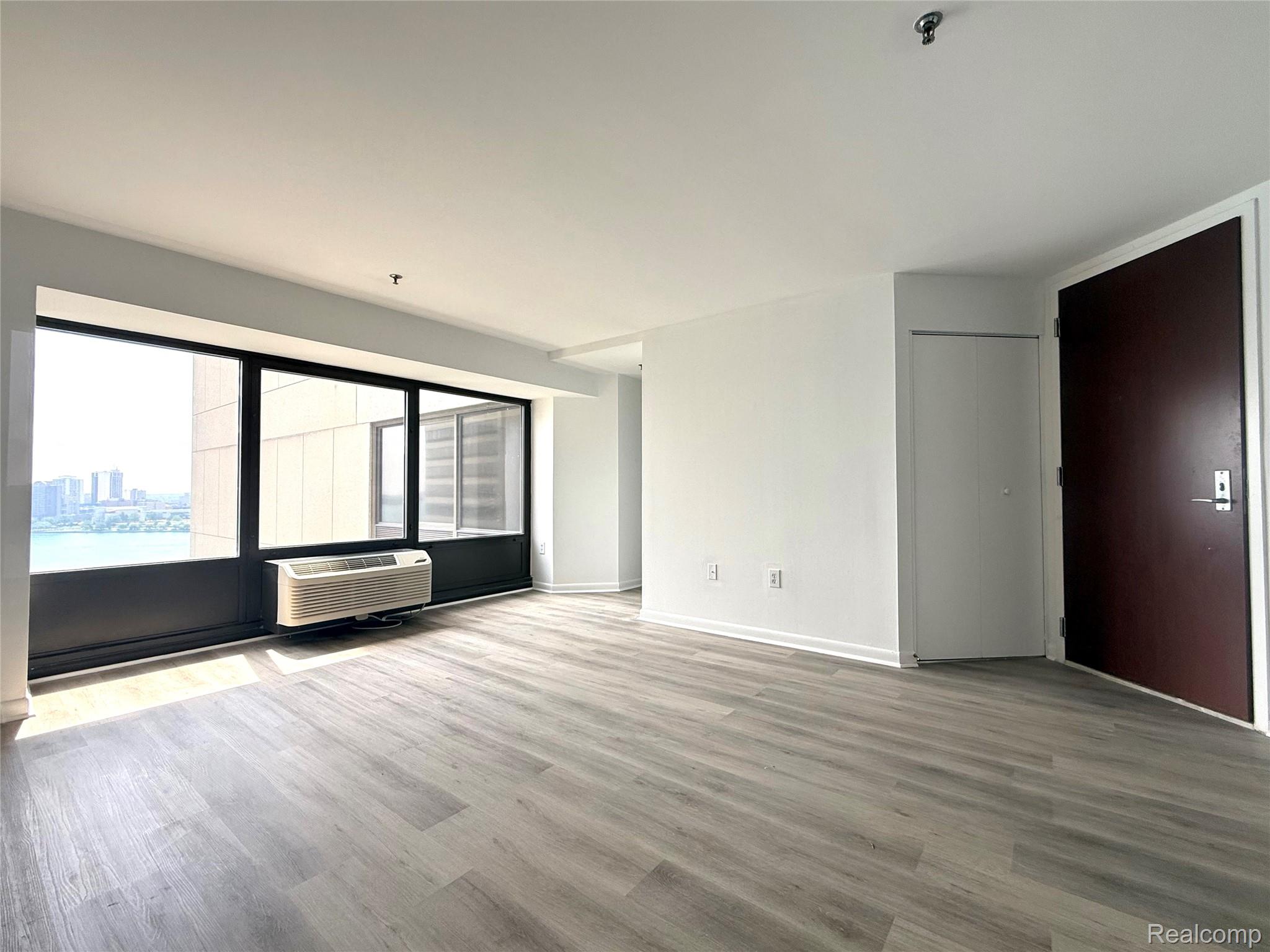 Detroit City, Michigan 48226, United States, 1 Bedroom Bedrooms, ,1 BathroomBathrooms,Residential,Active,189749