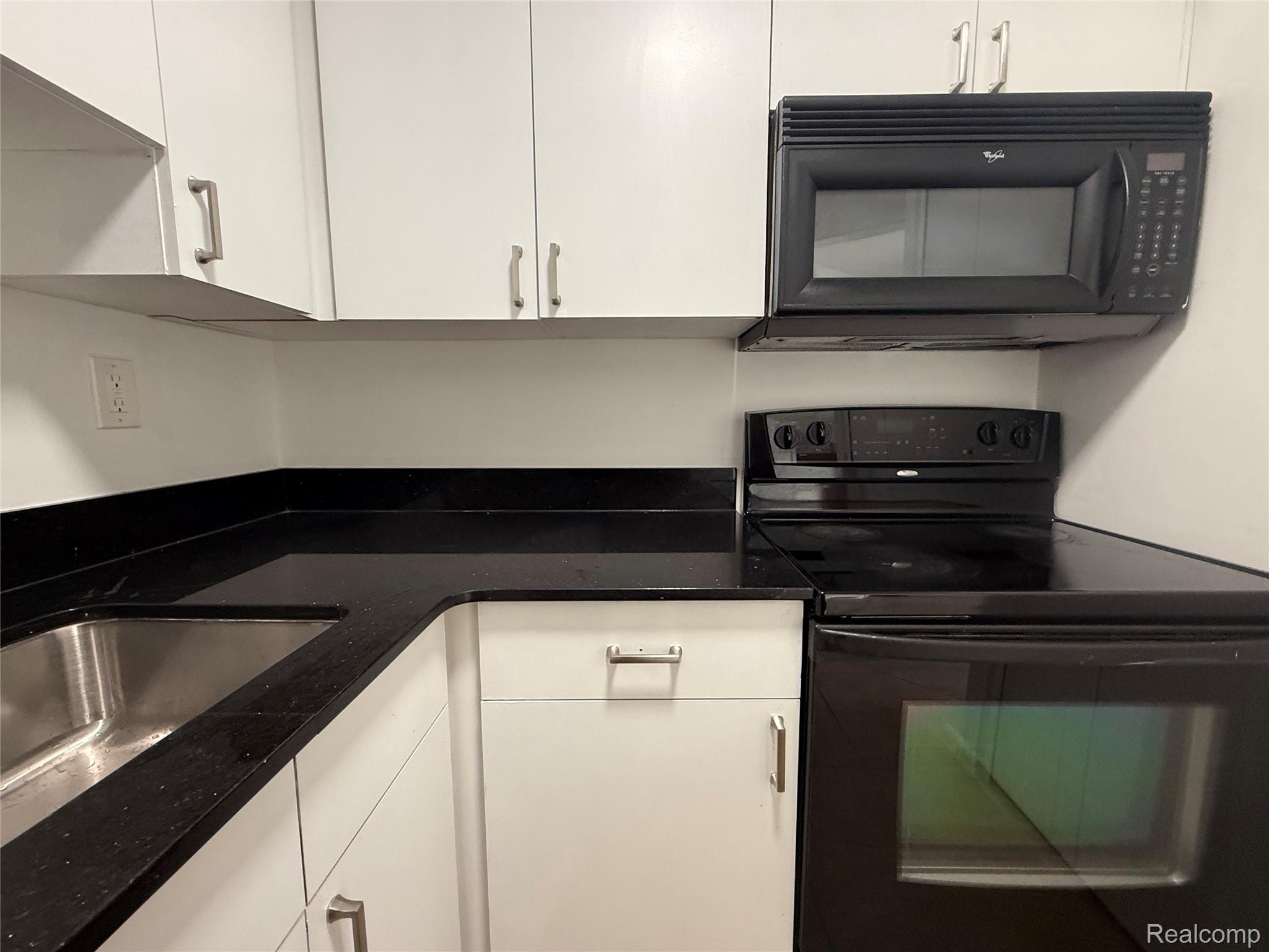 Detroit City, Michigan 48226, United States, 1 Bedroom Bedrooms, ,1 BathroomBathrooms,Residential,Active,189749