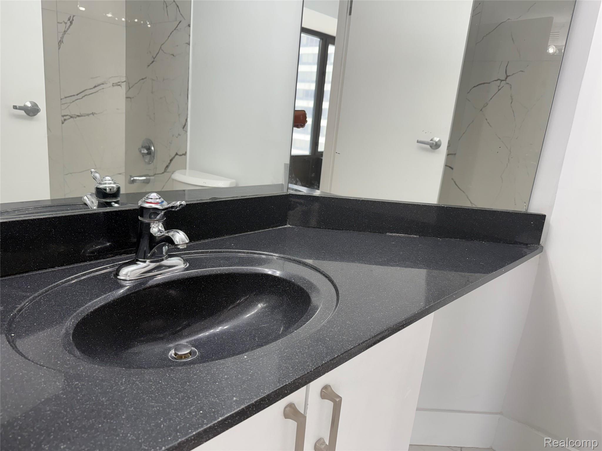 Detroit City, Michigan 48226, United States, 1 Bedroom Bedrooms, ,1 BathroomBathrooms,Residential,Active,189749