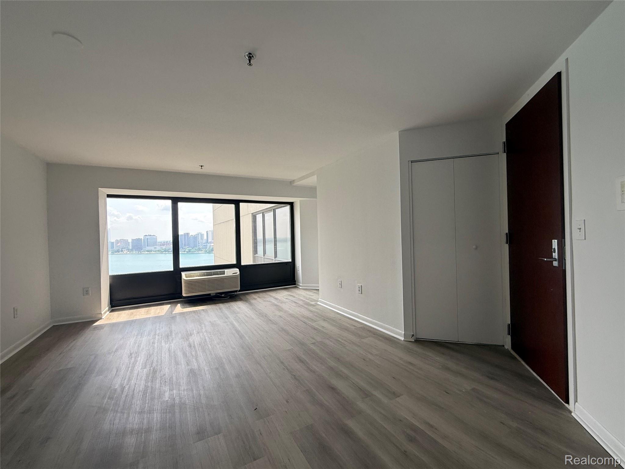 Detroit City, Michigan 48226, United States, 1 Bedroom Bedrooms, ,1 BathroomBathrooms,Residential,Active,189749