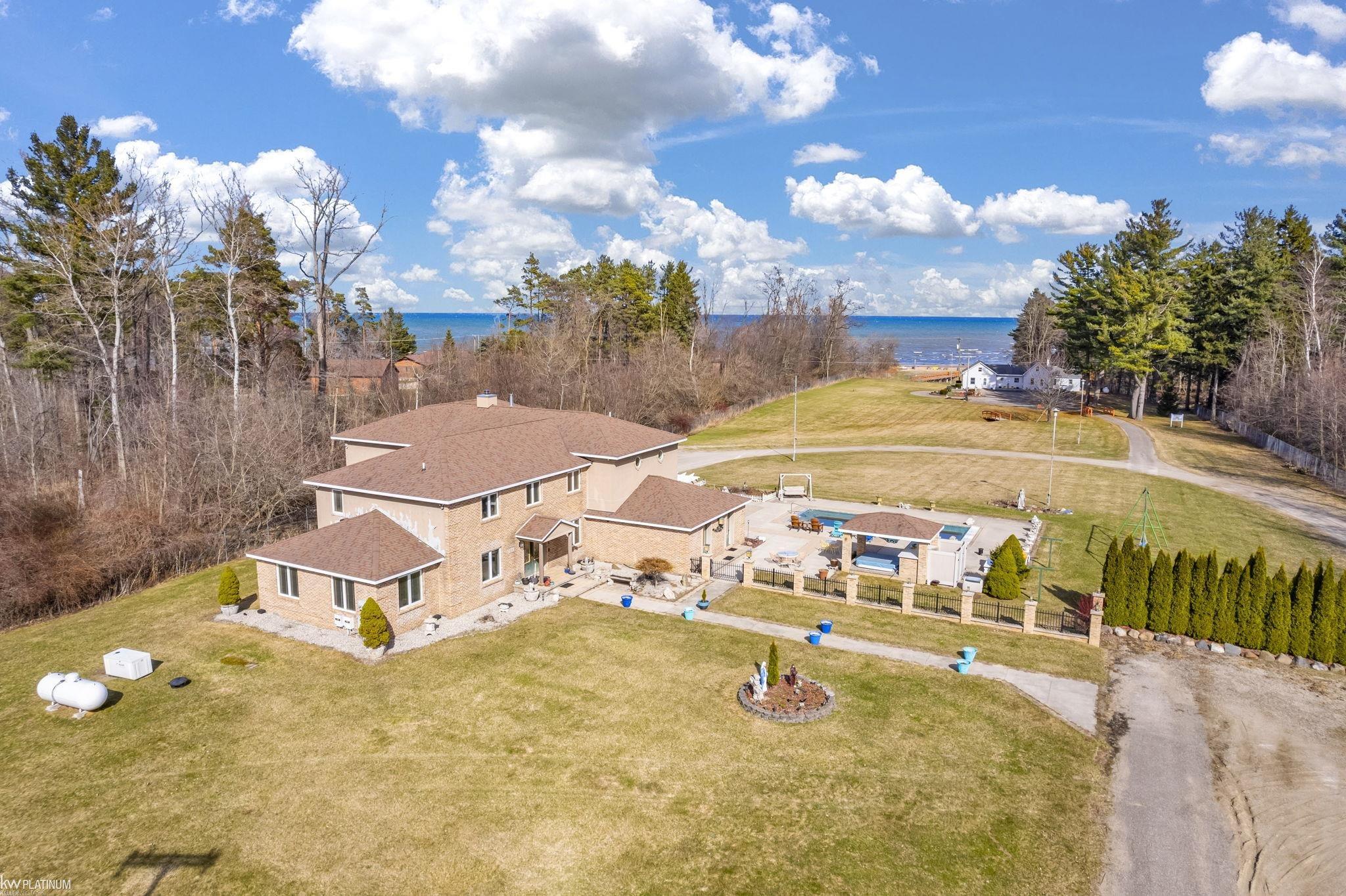 2235 Lakeshore Road