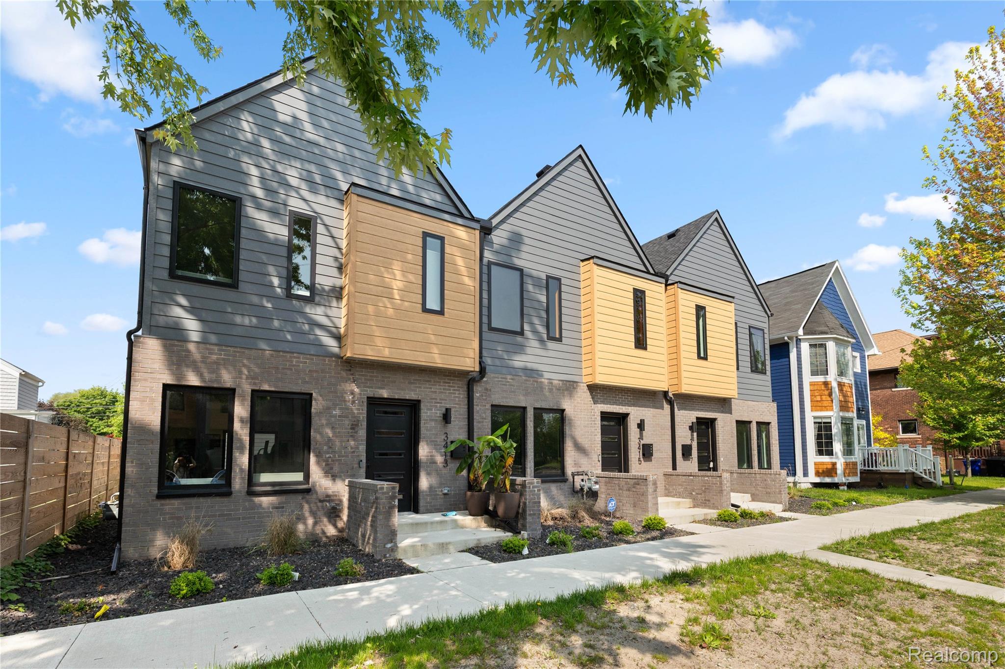 Detroit City, Michigan 48208, United States, 2 Bedrooms Bedrooms, ,3 BathroomsBathrooms,Residential,Active,149434