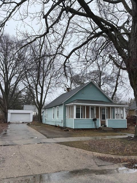1846 Mills Avenue North Muskegon City MI 49445