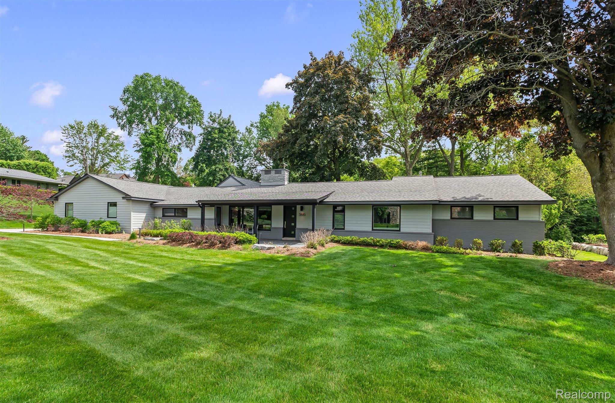 3885 Oakland Drive