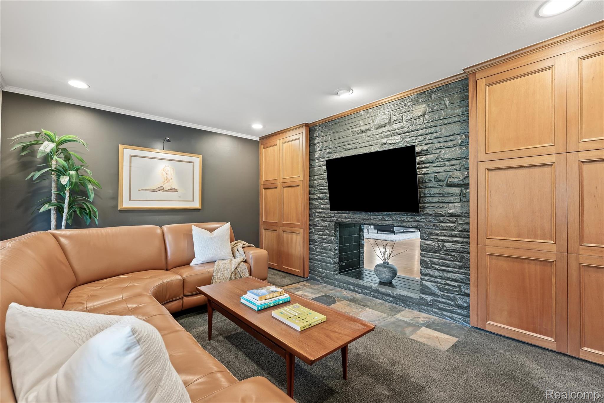 3885 Oakland Drive