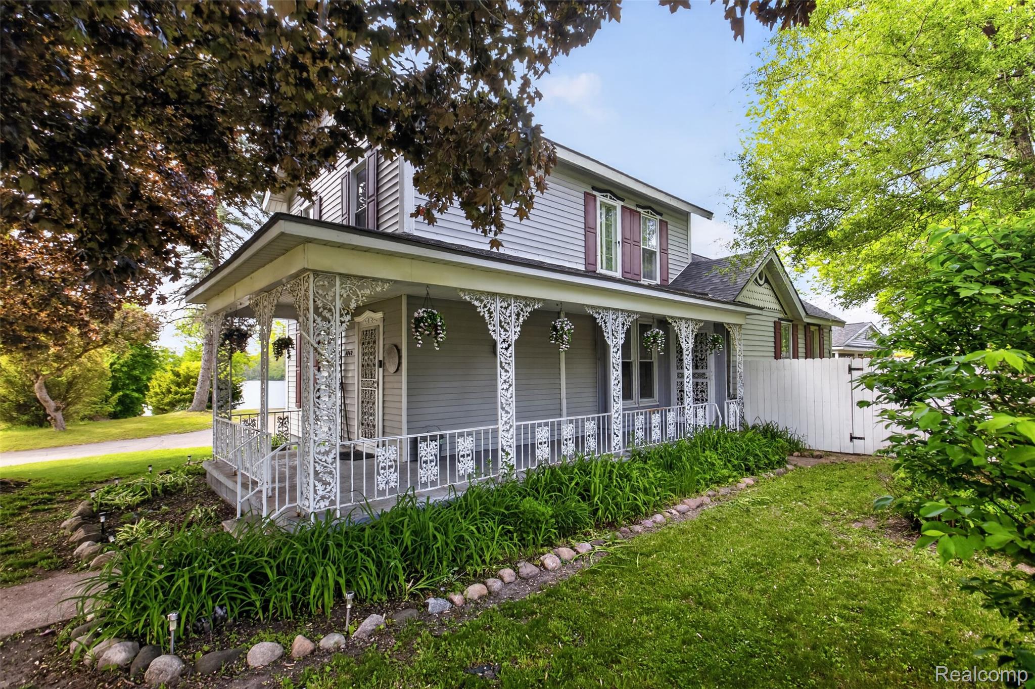 4742 2nd Street