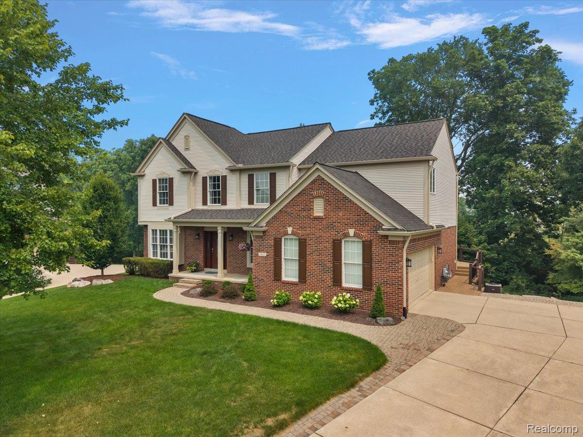 1885 Avon Glen Lane