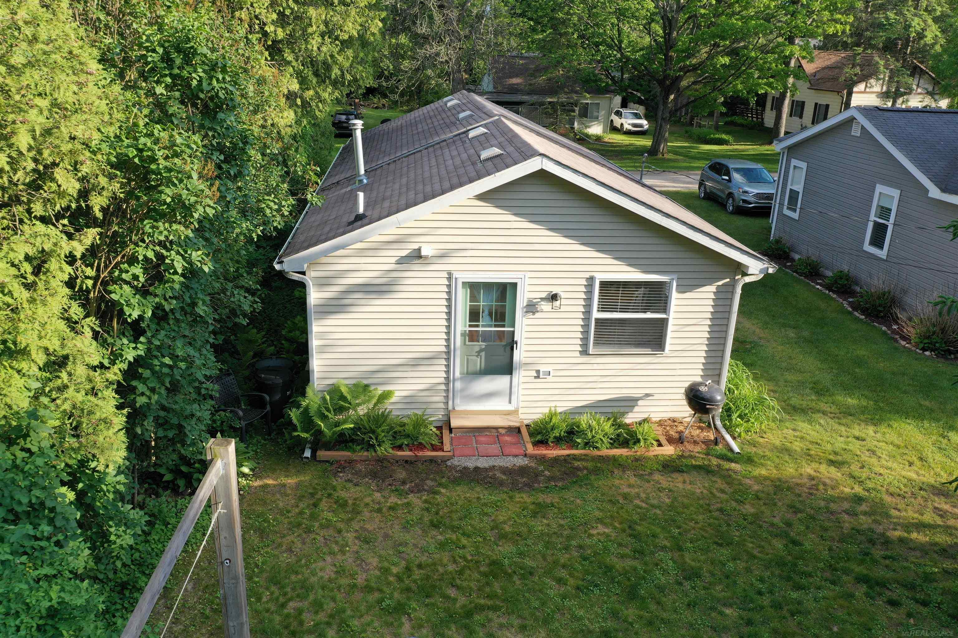 7335 Laurel Road