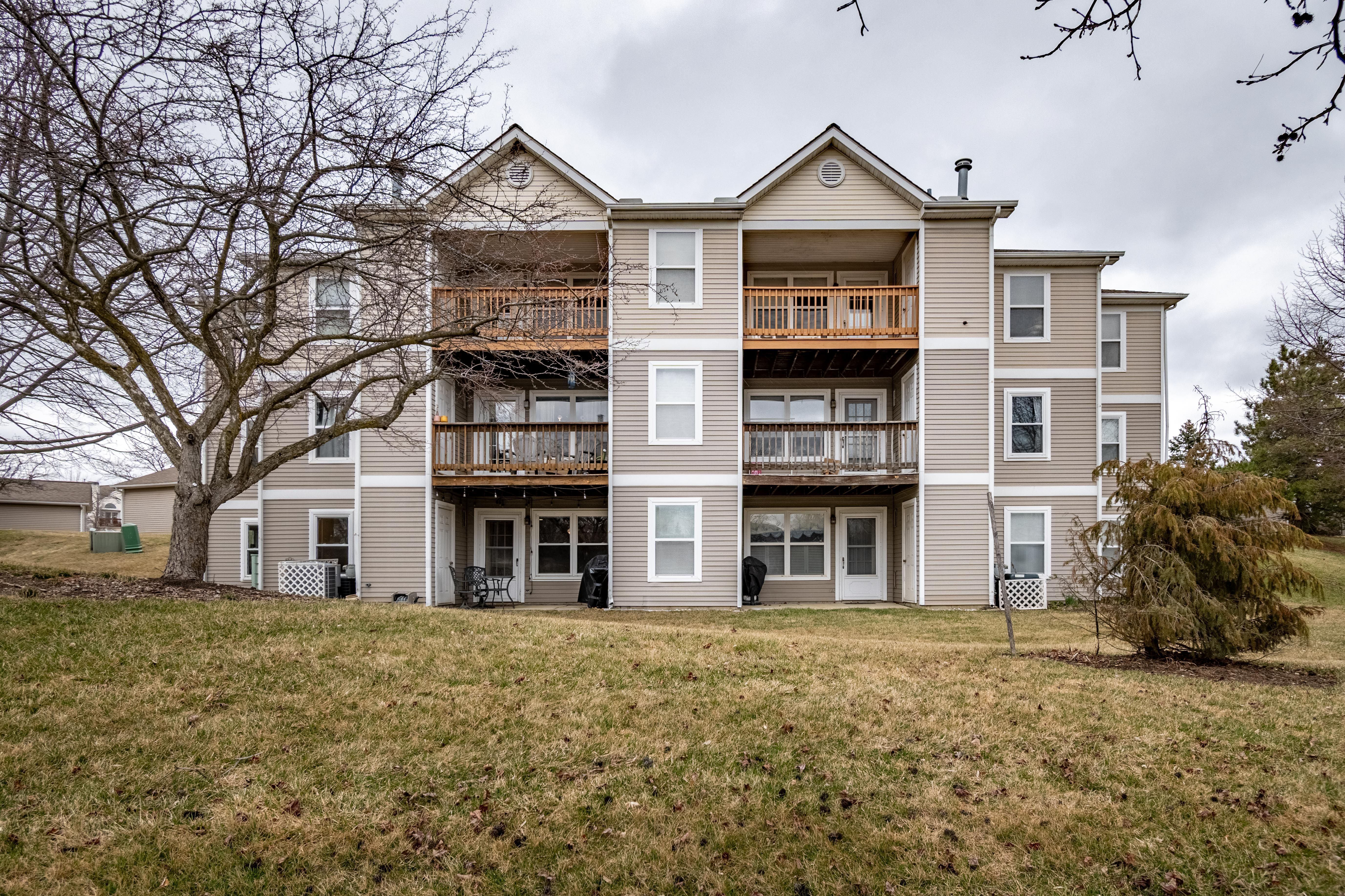 1563 OAKFIELD Drive