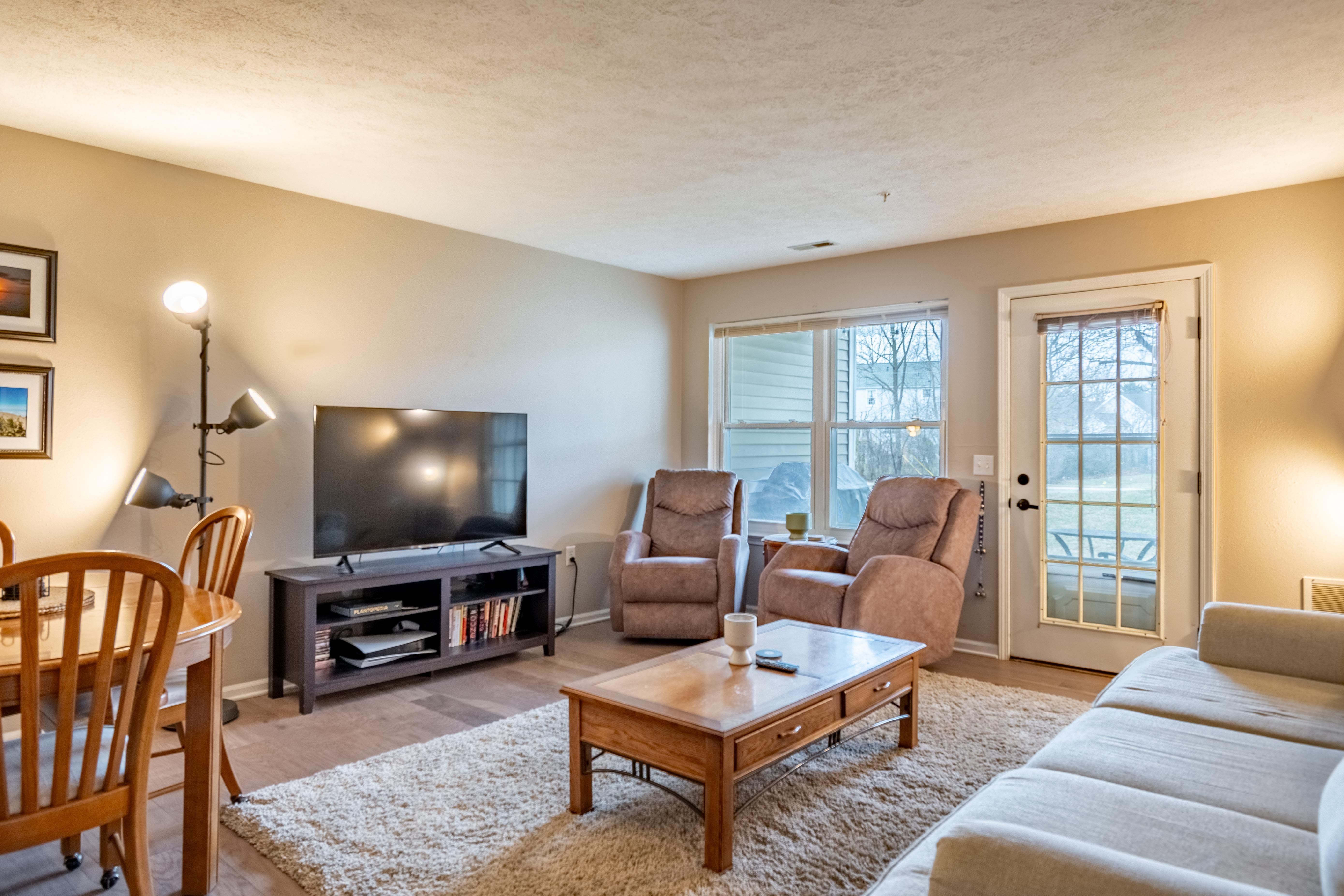 1563 OAKFIELD Drive